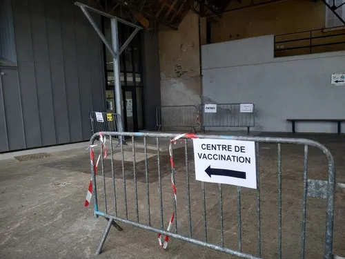 Vaccination : 69 % des 12-17 ans ont reçu leur première injection...